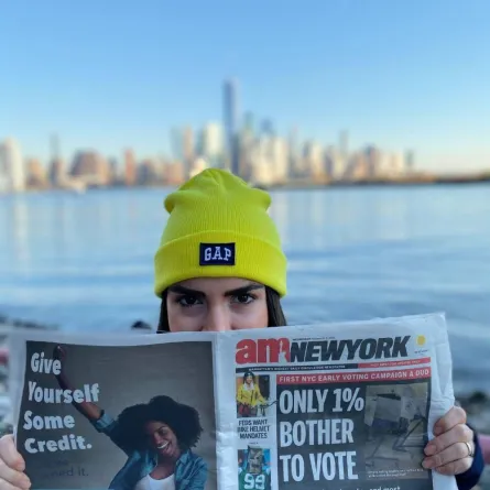  الصحيفة يمكن للرجل العادي شراؤها في حين المجلة تكون غالية الثمن.