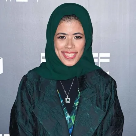 المخرجة السعودية جواهر العامري تمنح جائزة عن فيلمها هالة عزيز - الصورة من المسؤول الإعلامي لمجموعة mbc