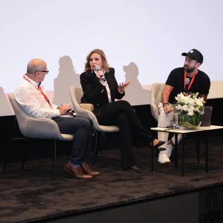 يسرا في ندوتها بمهرجان البحر الأحمر - الصورة من حساب المهرجان على فيسبوك