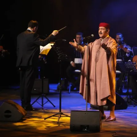 لطفي بوشناق يغني في السهرة- الصورة من موقع وزارة الثقافة التونسية على الفيسبوك