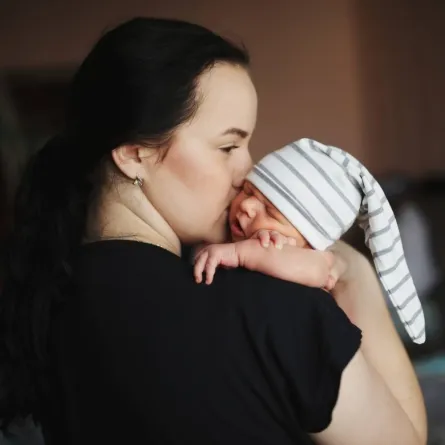 صورة لأم وطفلها