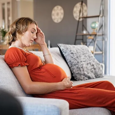 صورة لحامل مصابة بأعراض مقلقة مع تقدم شهور حملها