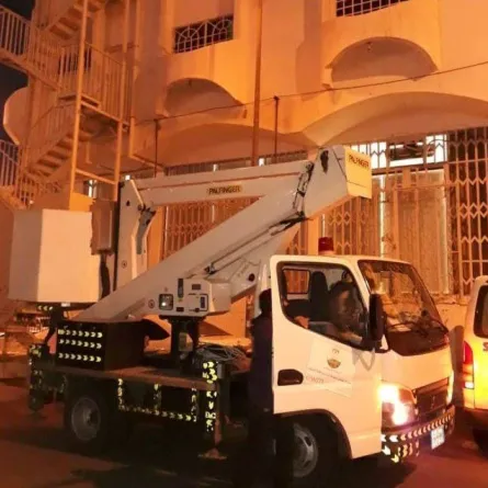 إصلاح واستبدال 2900 عمود إنارة بشوارع وأحياء الطائف