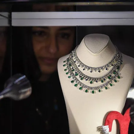 مجوهرات فريدة في معرض أنا عربية - الصورة من واس