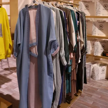 مجموعة عباءات لينن مزينة بفصوص مضافة يدوياً