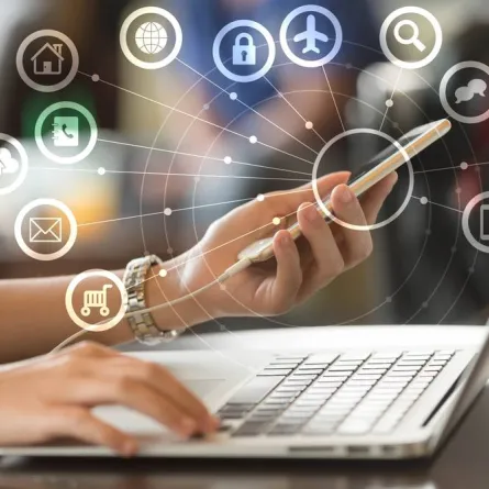 العالم الرقمي فرض  أنماطًا جديدة من السلوك 