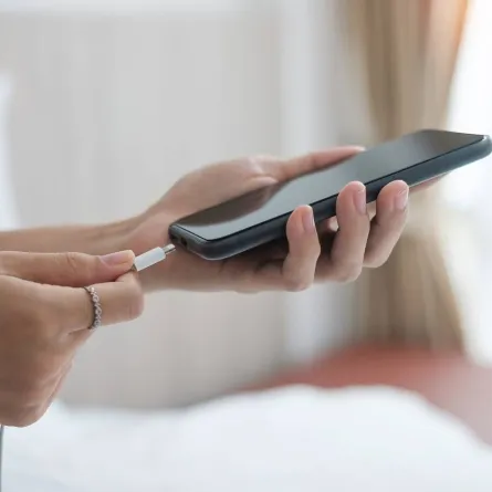 اكتشف أفضل الحيل الذكية لتسريع شحن هواتف الأندرويد