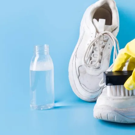 طرق إزالة الاصفرار من الأحذية الرياضية  