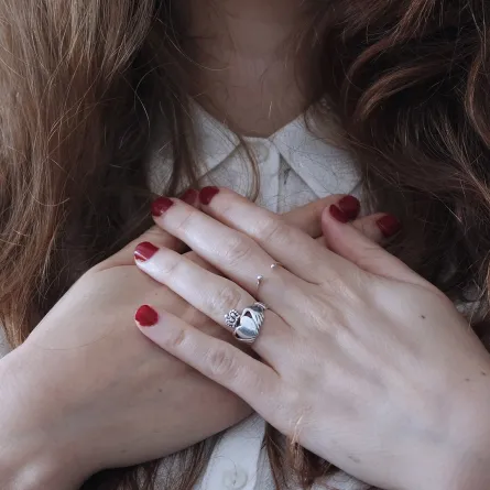 صورة لحامل تعني من ضيق التنفس