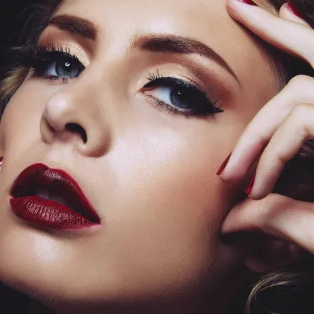 كيفية تطبيق مكياج حفل زفاف ليلة رأس السنة 2022