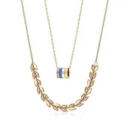 سلاسل ذهب أصفر ووردي لإطلالة أنيقة وعصرية