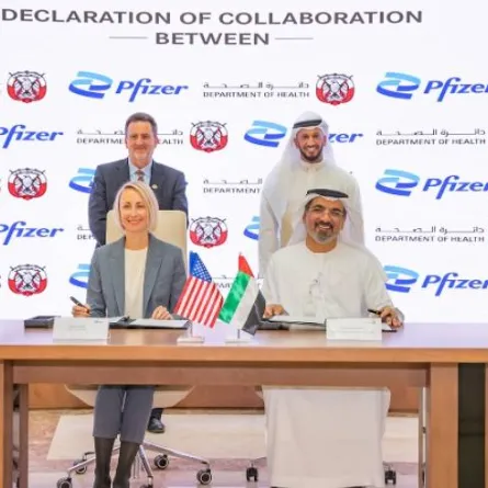 تعاون بين "صحة أبوظبي" و"فايزر" لتعزيز إمكانات البحث السريري في الإمارة - الصورة من حساب الدائرة على تويتر