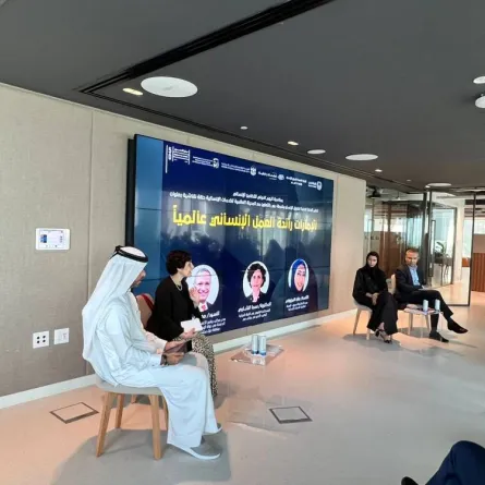 شرطة دبي والمدينة العالمية للخدمات تنظمان حلقة نقاشية عن العمل الإنساني - الصورة من وام