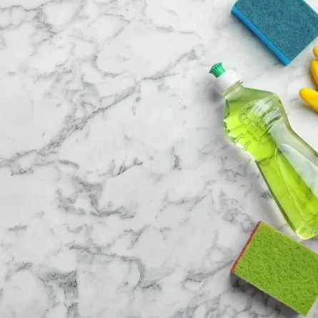 الطريقة الصحيحة المتبعة في تنظيف الأسطح والأرضيات الرخام