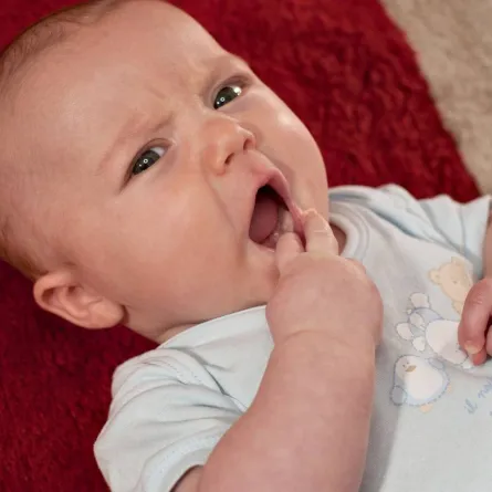 صورة لطفل جائع