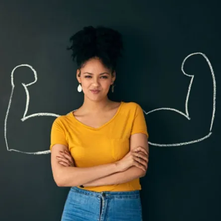 الفرق بين المرأة القوية والمرأة الضعيفة