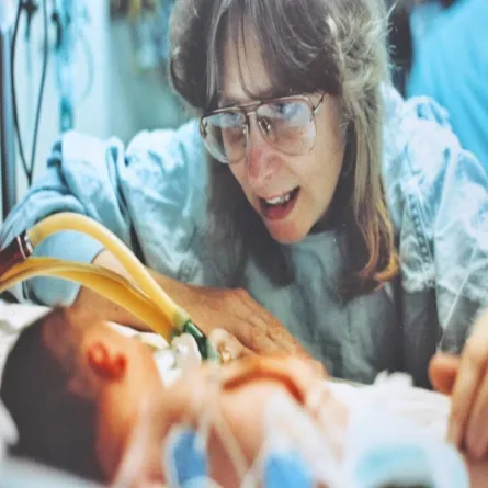 صورة لرضيع في الحضانة