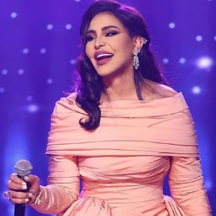 أقراط الفنانة أحلام-الصورة من حسابها على انستغرام