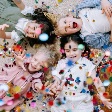 أطفال بعد الساعة 12 في حفل رأس السنة 2022