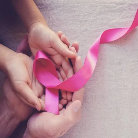 صورة لمراهقة تعاني من سرطان الثدي 