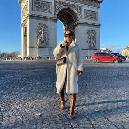 مرام زبيدة ترتدي جزمة عالية الساق