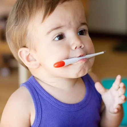 صورة لرضيع يعاني من ارتفاع حرارته دون سبب واضح