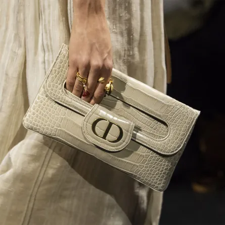 حقيبة من الجلد من كريستيان ديور Christian Dior