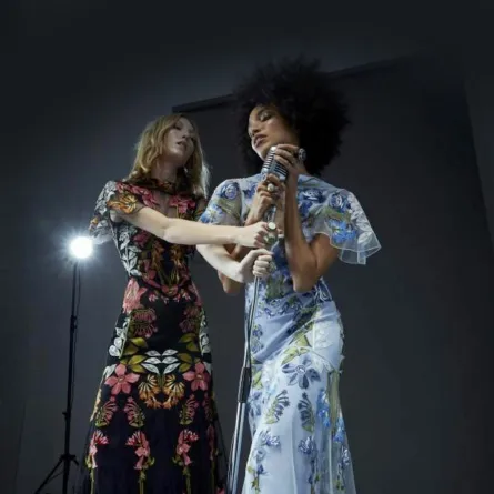 فستان أزرق مطبّع من تمبرلي لندن 