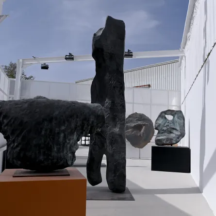 اليوم.. انطلاق أول بينالي عالمي للفن المعاصر بالدرعية