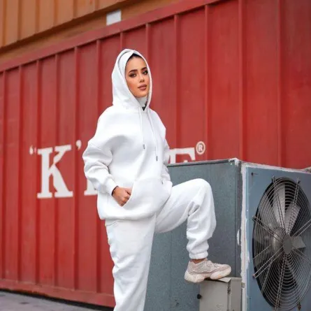 -طرق لبس السويت شيرت للمحجبات