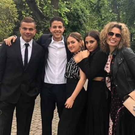 بالصور: هل احتفل عمرو دياب برأس السنة مع زينة عاشور وأولادهما في دبي؟