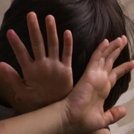 زوجان بريطانيان يتبنيان طفلاً للحصول على التعويض ويتخلصان منه بطريقة مروعة