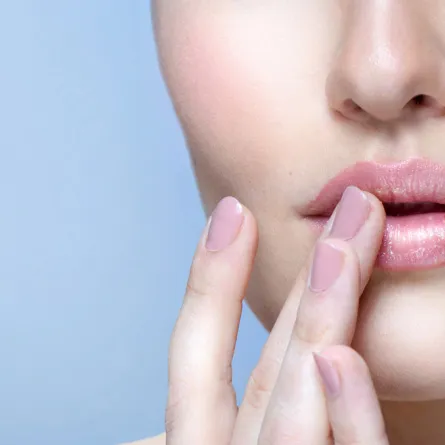 طريقة تكبير الشفايف بالقرفة والعسل