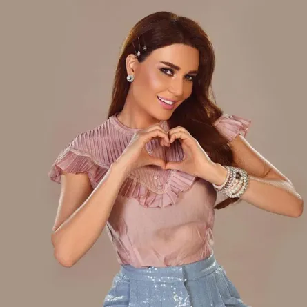 واكبي صيحة تكديس الأساور بوحي من النجمات