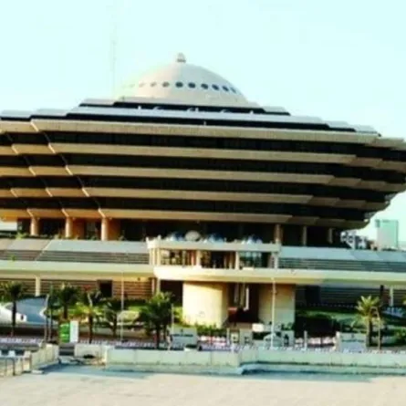 الداخلية السعودية: 1000 ريال عقوبة عدم الالتزام بالمسافة ورفض قياس درجة الحرارة