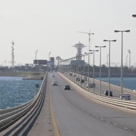 البحرين تلغي فحص PCR في جسر الملك فهد لكافة المسافرين