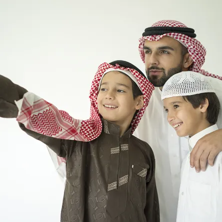 في يوم الطفل الخليجي: أوجه الشبه بين أزياء الأطفال السعودية والبحرينية