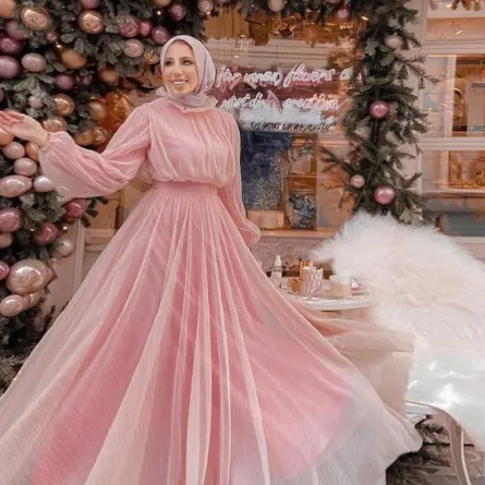 كيف تنسقين قطع ملابس باللون الروز في إطلالاتك