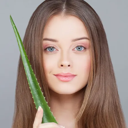 أقنعة الألوفيرا لتفتيح بشرة الوجه واليدين