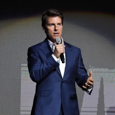 هل استعان توم كروز بروبوتات لإخضاع أفراد طاقم فيلمه "المهمة المستحيلة7" لفحص كورونا؟