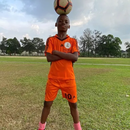 طفل نيجيري يدخل موسوعة جينيس لمهاراته في كرة القدم الحرة