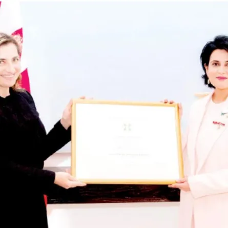 منح الشيخة هلا بنت محمد آل خليفة وسام "نجمة إيطاليا"