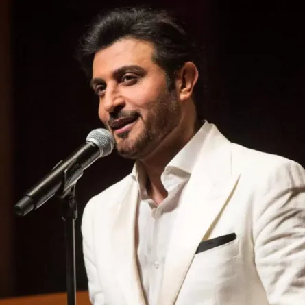 شاهد ماجد المهندس يقبّل يد نجوى كرم وأنابيلا هلال في كواليس حفل دبي