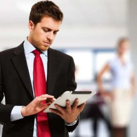 الموارد البشرية تحدد 7 أنواع من الإجازات للعامل وضوابطها