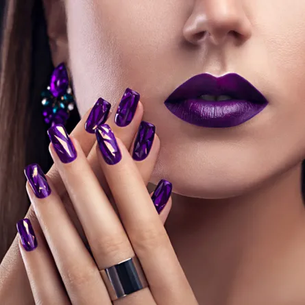 موديلات مناكير باللون البنفسجي أبرز صيحات الأظافر