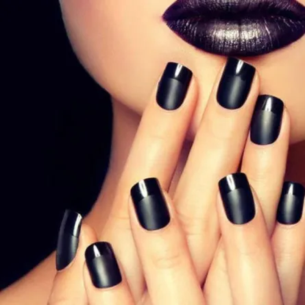 ألوان طلاء أظافر مخملية رائجة جداً