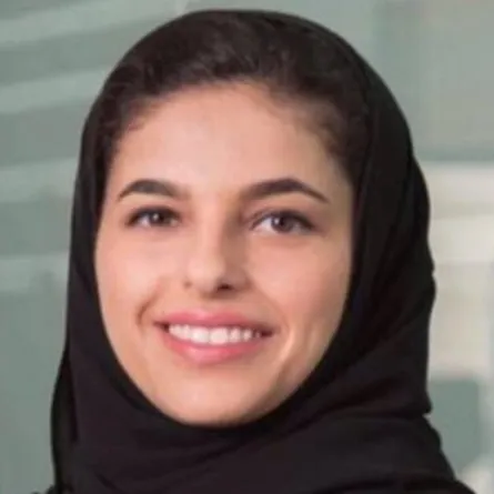 شيهانة العزاز السيدة التي حضرت اجتماع مجلس إدارة صندوق الاستثمارات العامة