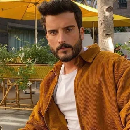 مهند الحمدي يرد على ليلى أحمد ويعلمها أصول النقد الفني