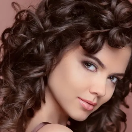 لجمال مكياجك.. إليكِ فوائد البرايمر الشفاف