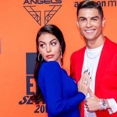 التحقيق مع كريستيانو رونالدو لخرقه حظر السفر من أجل الإحتفال بعيد ميلاد جورجينا الـ27